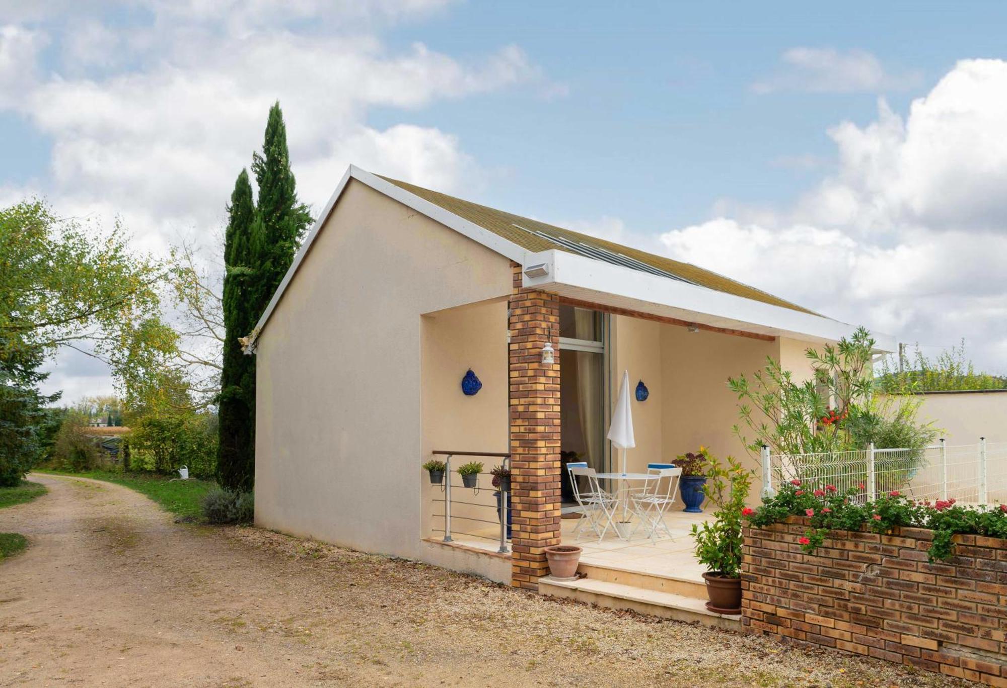 La Petite Maison Gannat Exterior photo