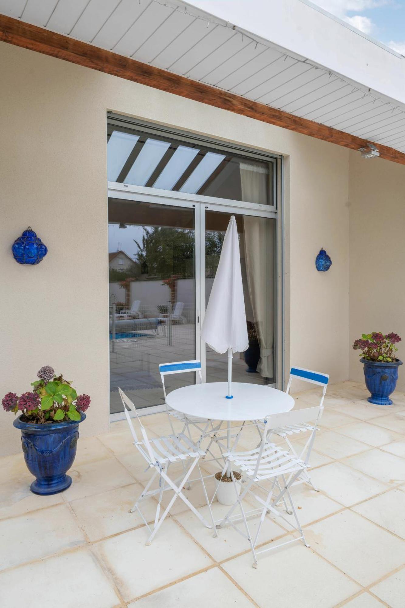 La Petite Maison Gannat Exterior photo