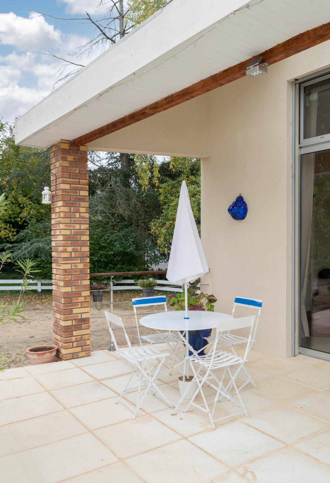 La Petite Maison Gannat Exterior photo