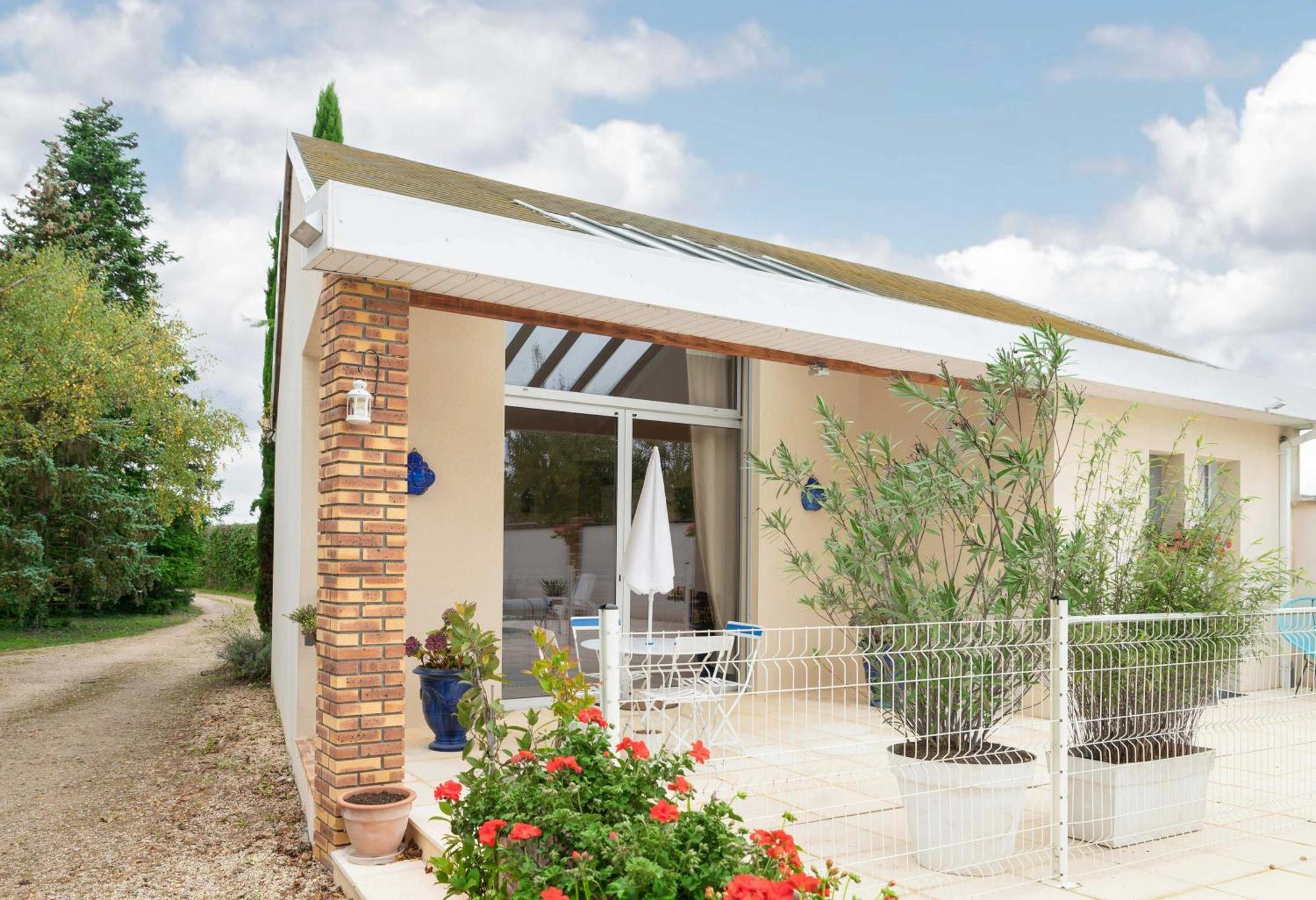 La Petite Maison Gannat Exterior photo
